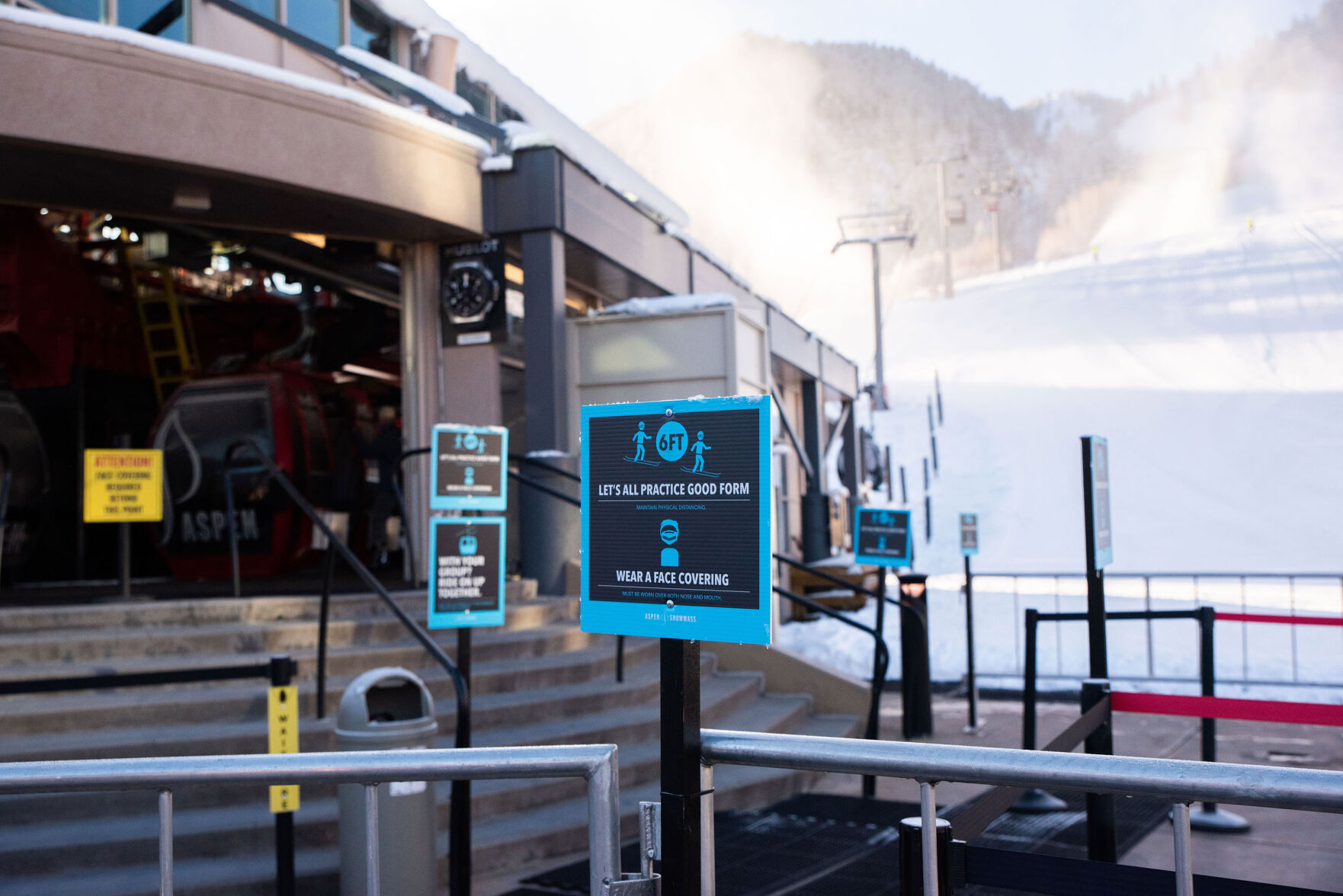 AspenOpeningDay20_RB-10 Signs For Skiers